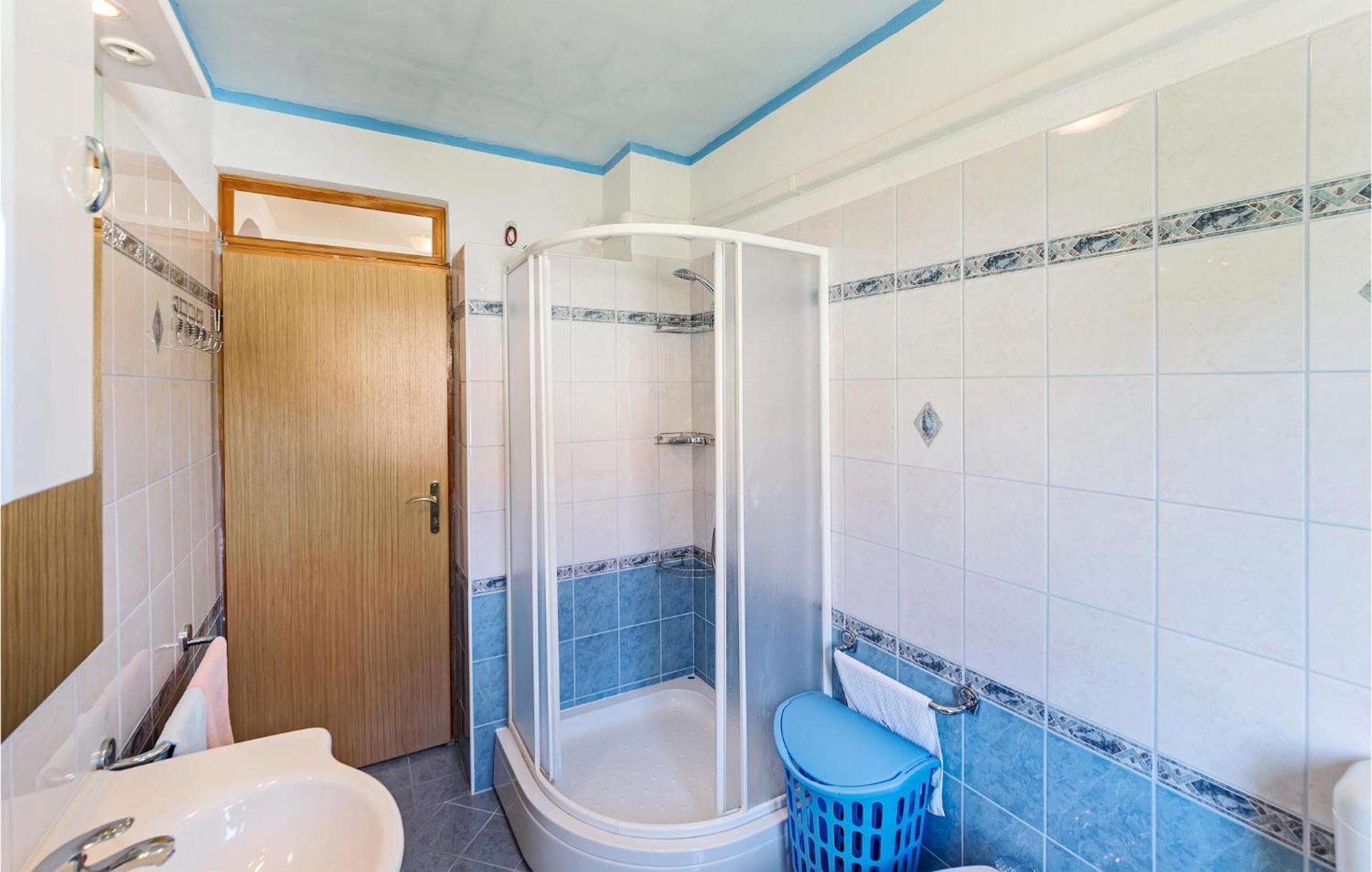 2 Bedroom Lovely Apartment In Labin Labin  Exteriör bild